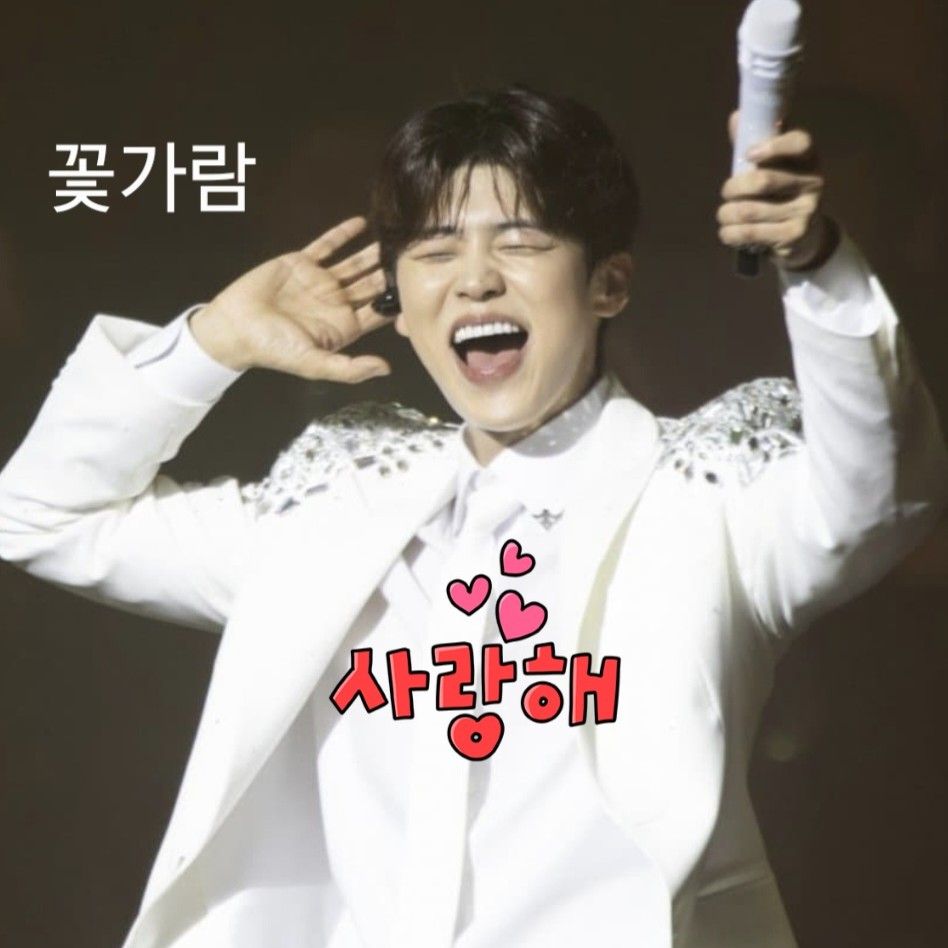 A moment captured by a fan of Park Jihyeon