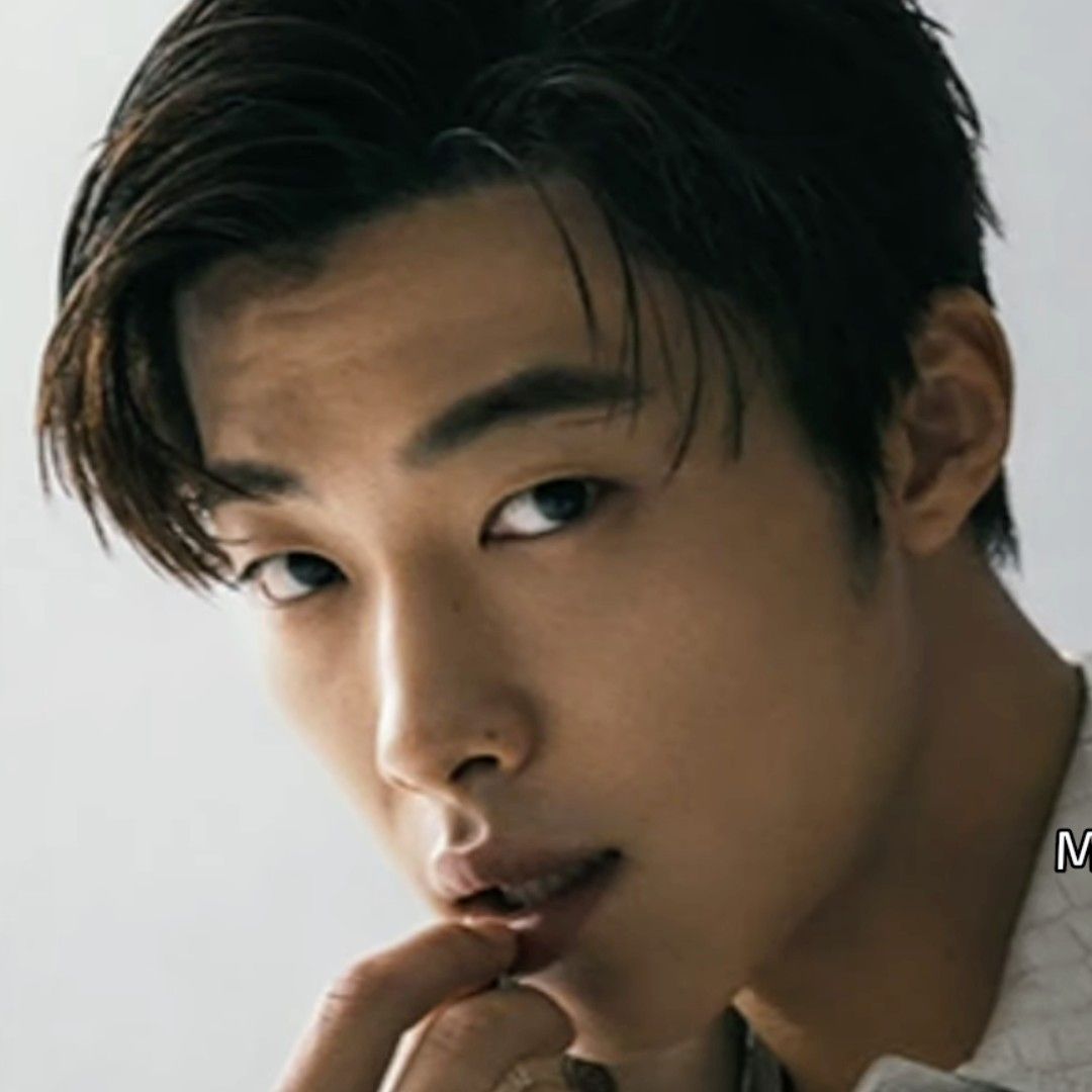 A moment captured by a fan of Woo Dohwan