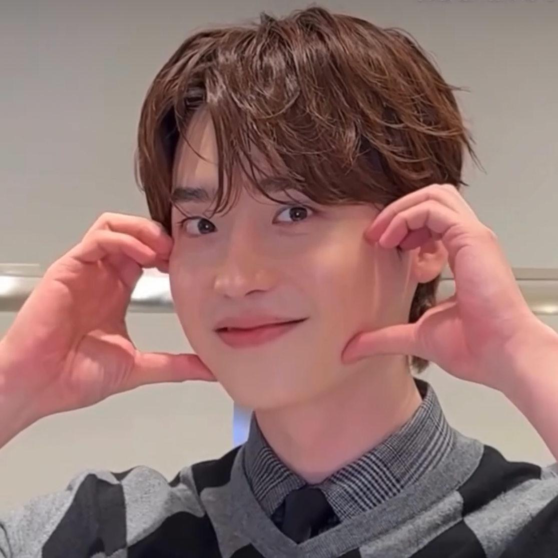 A moment captured by a fan of Lee Jongsuk