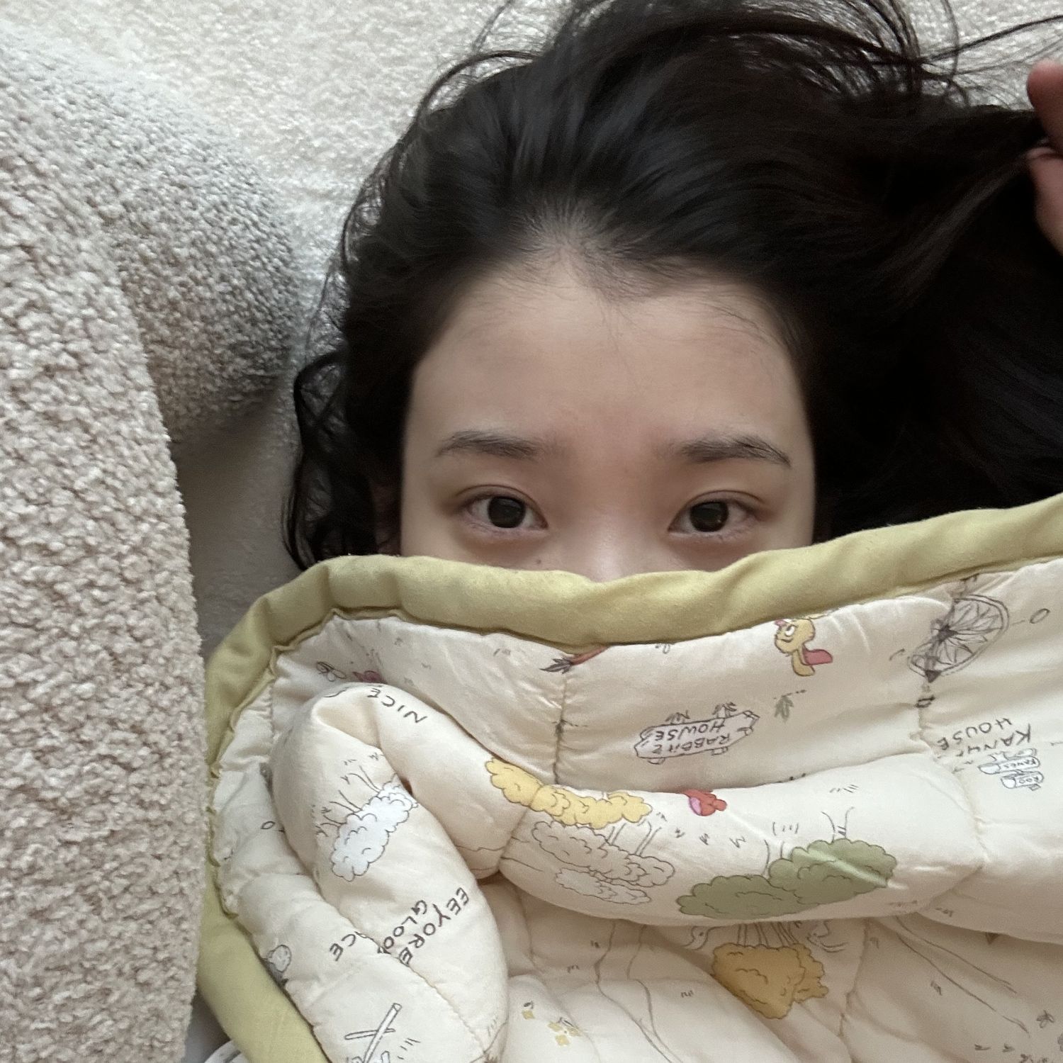 Behind-the-scenes cut of IU