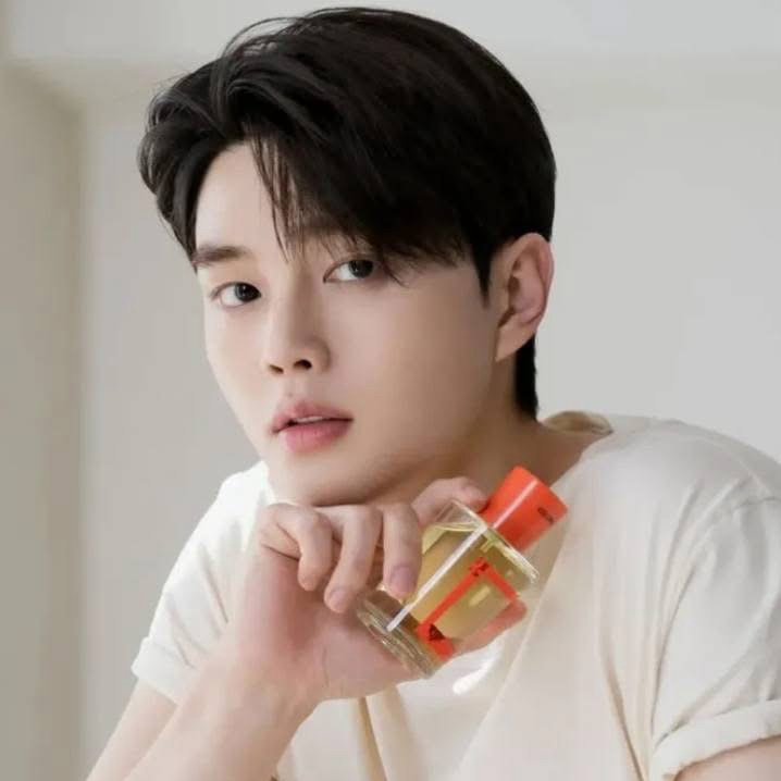 Latest photo of Song Kang