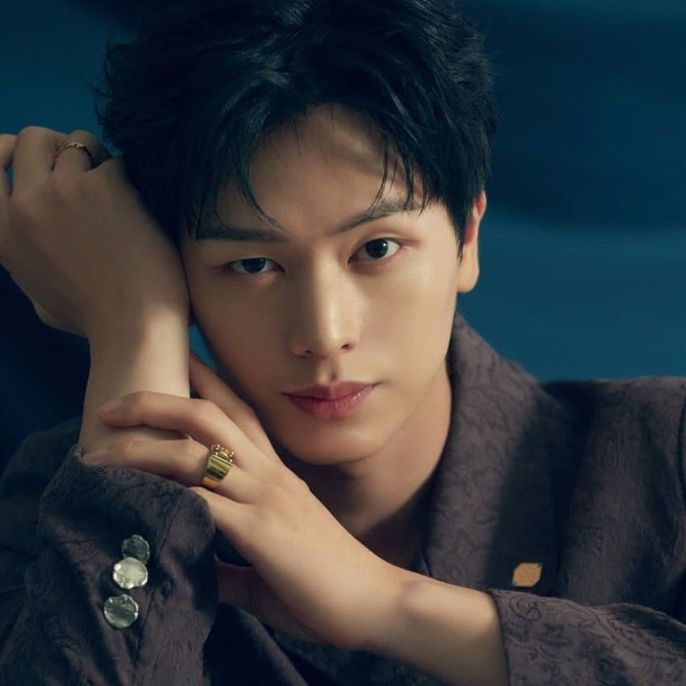 Latest photo of Yook Sungjae