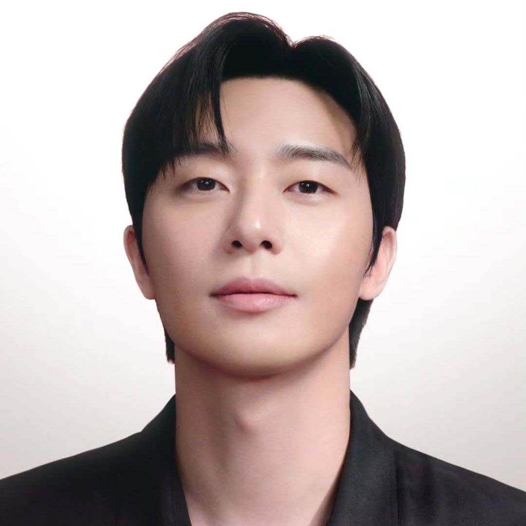 Recent activity shot of Park Seojoon