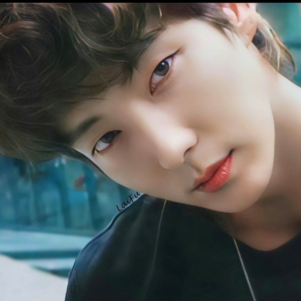 A moment captured by a fan of Lee Joongi
