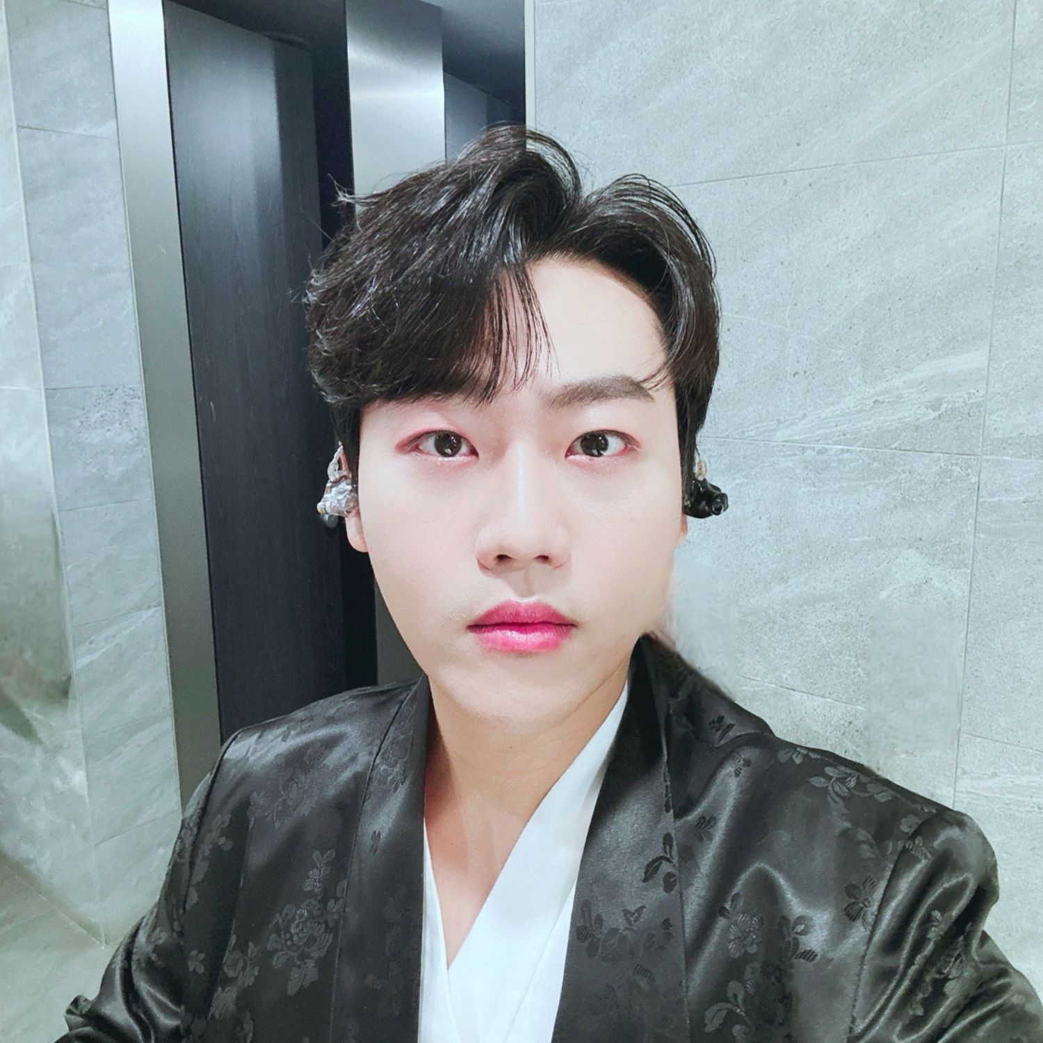 Behind-the-scenes cut of Min Soohyun