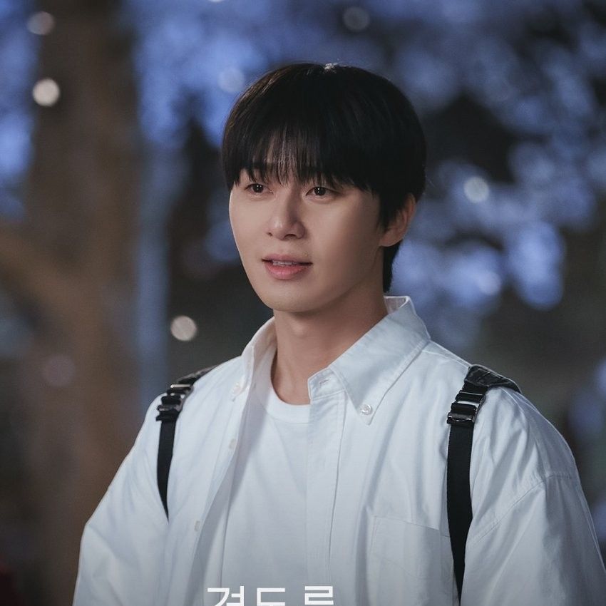 A moment captured by a fan of Park Seojoon