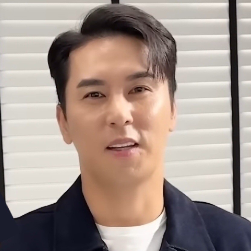 チャン・ミンホの最近の活動ショット