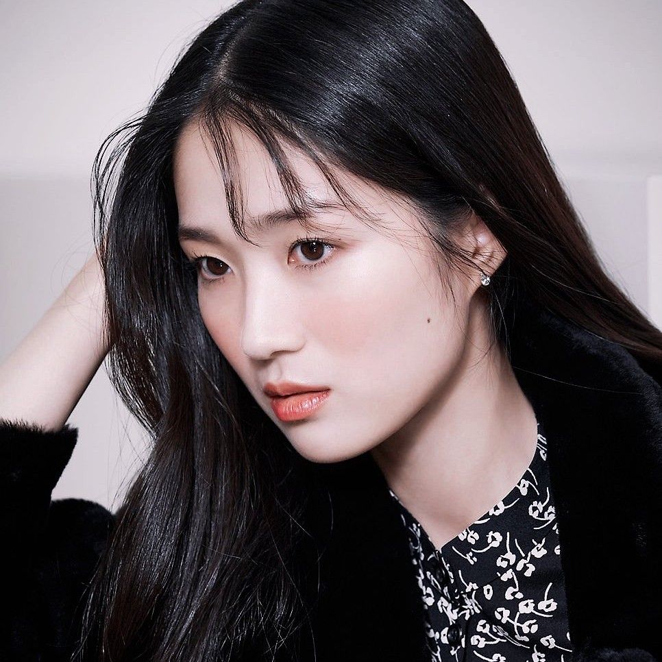 Recent activity shot of Kim Hyeyoon