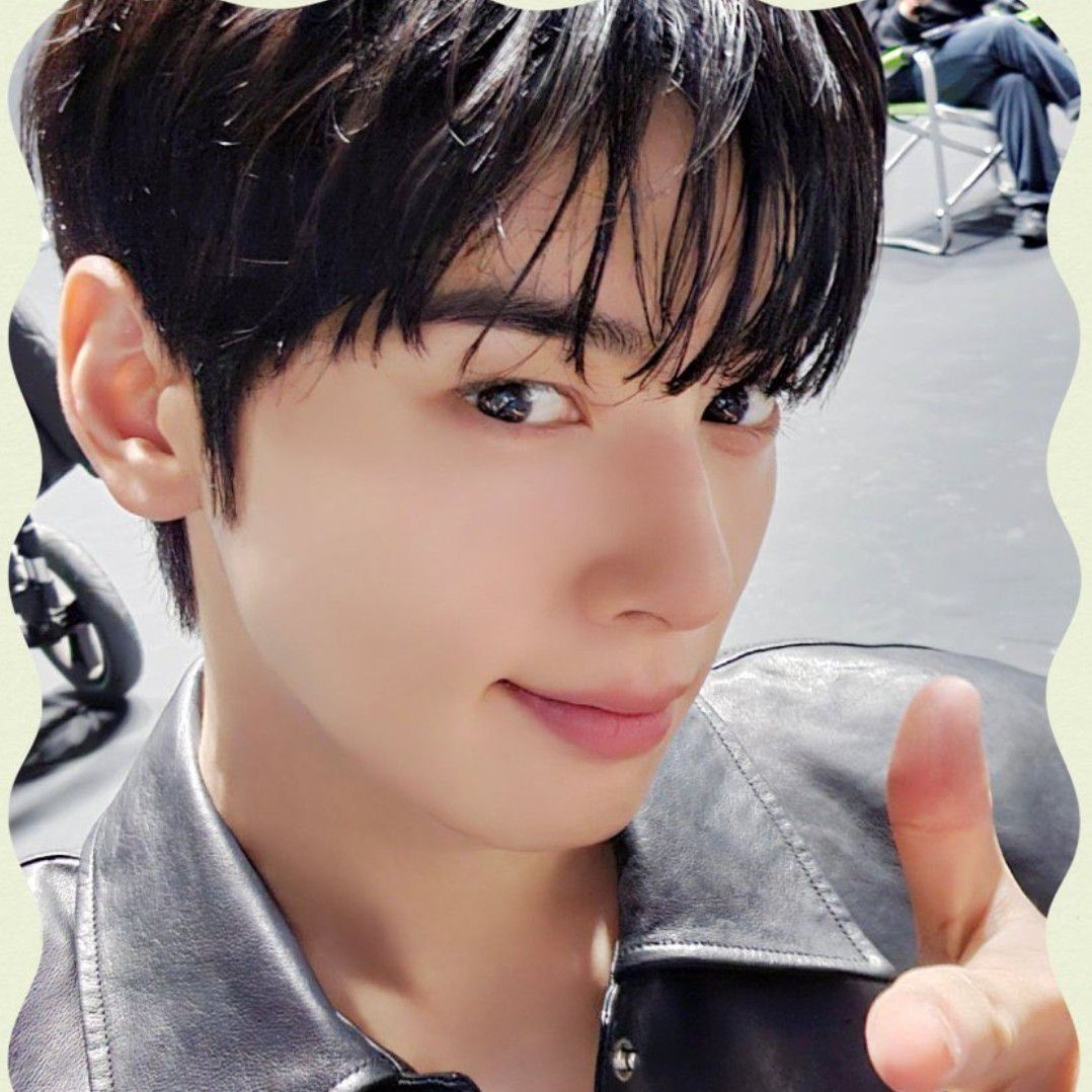 Recent activity shot of Cha Eunwoo