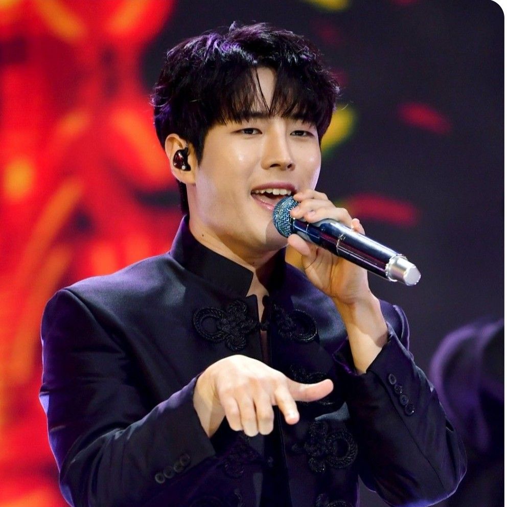 金俊賢的最新照片