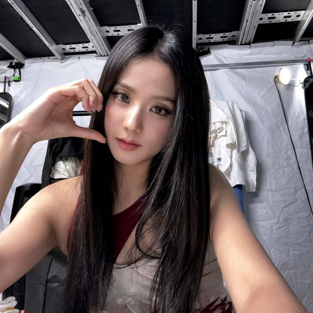 Latest photo of Jisoo (1995)