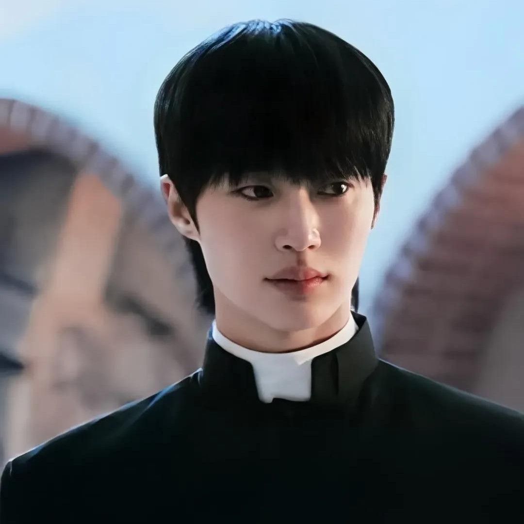 Recent activity shot of Byeon Wooseok