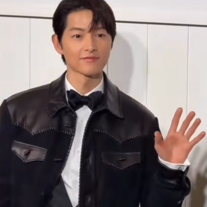 A moment captured by a fan of Song Joongki