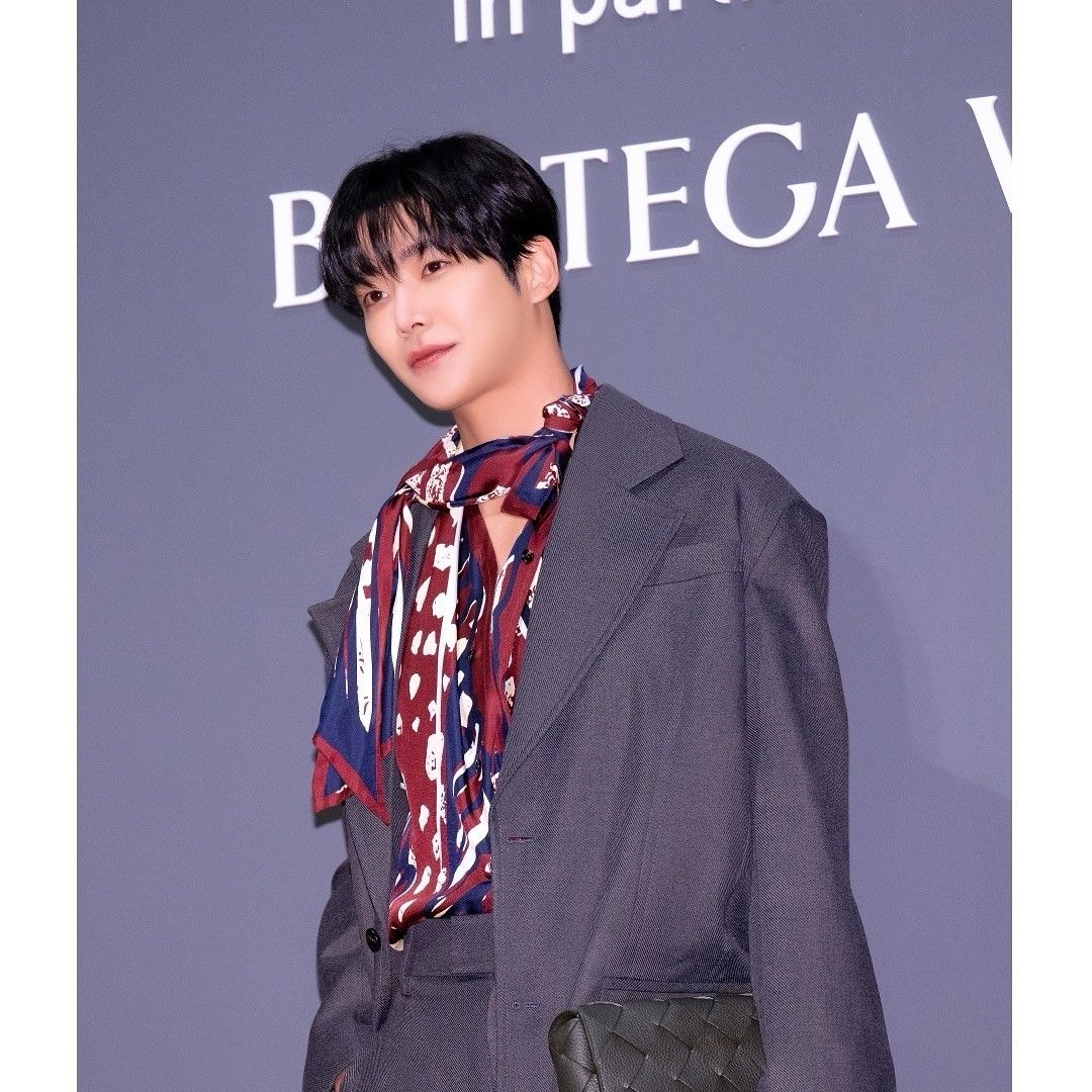 로운의 최신 사진