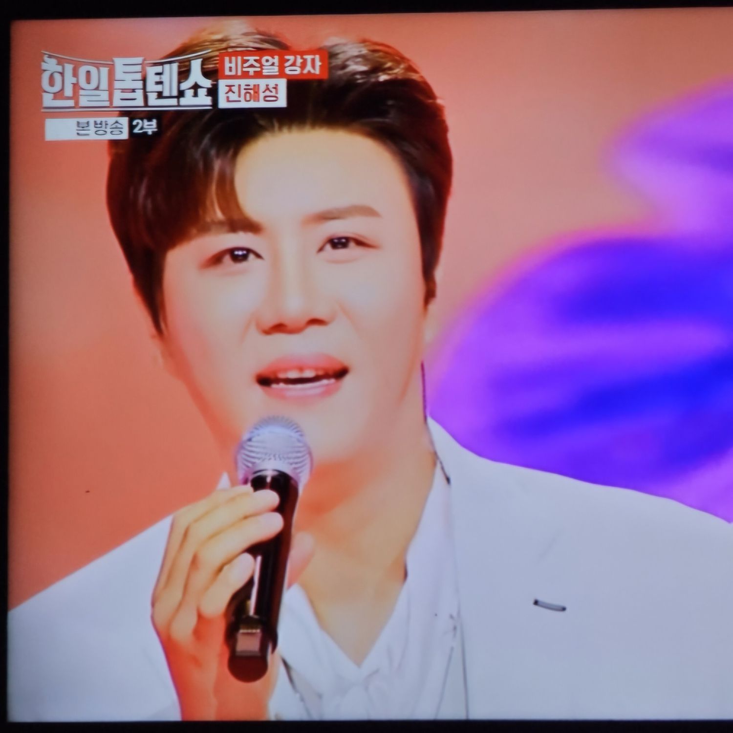 오늘 가장 핫한 셀럽 커뮤니티 피드