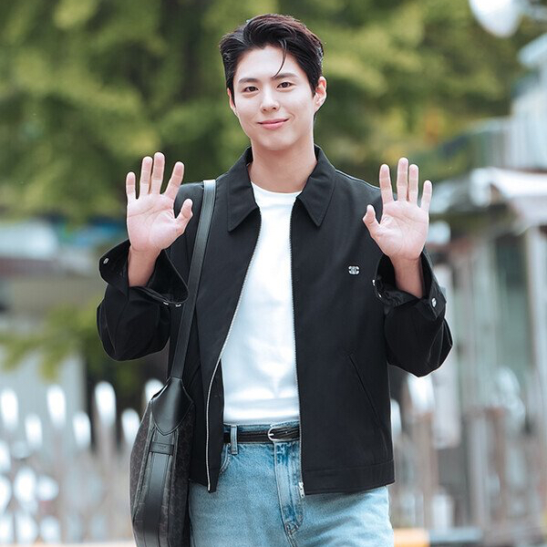 A moment captured by a fan of Park Bogum