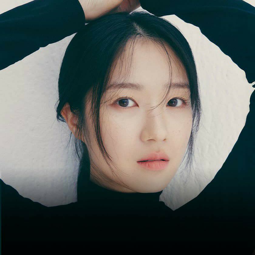 Behind-the-scenes cut of Kim Hyeyoon
