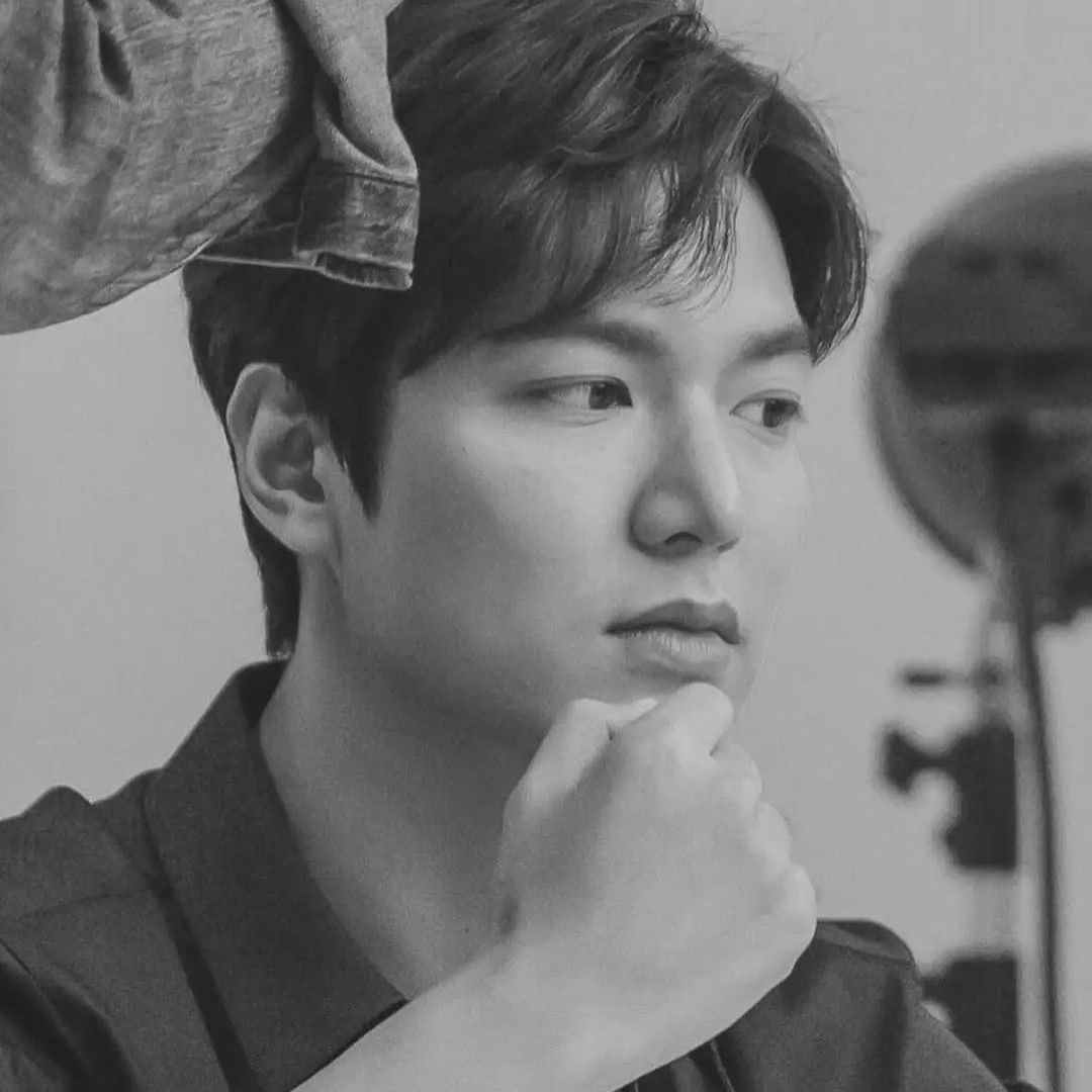 粉絲拍下的李敏鎬瞬間