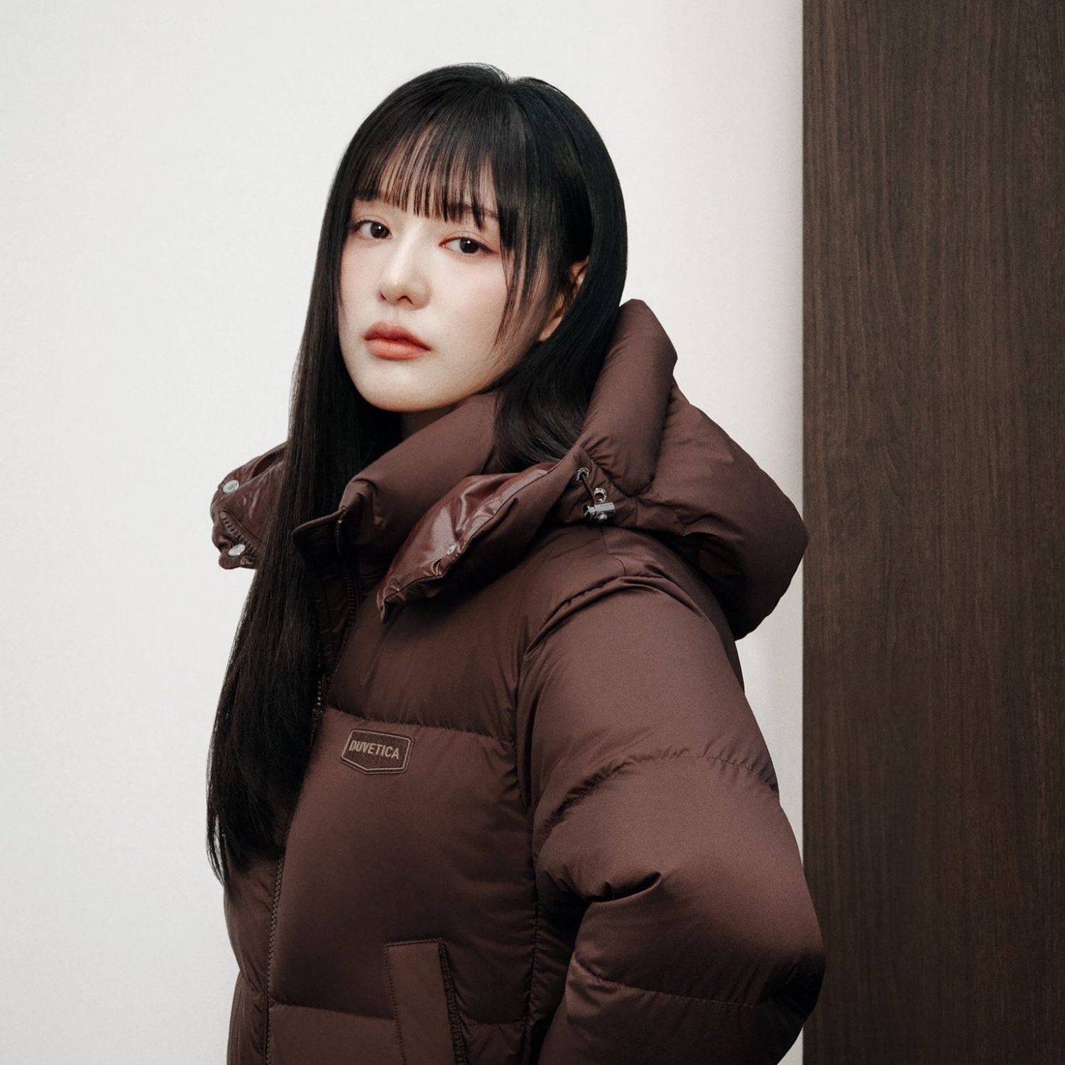 Behind-the-scenes cut of Kim Jiwon