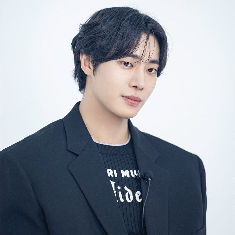 Behind-the-scenes cut of Choo Youngwoo