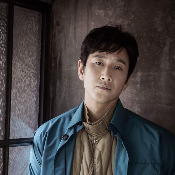 Recent activity shot of Lee Sunkyun