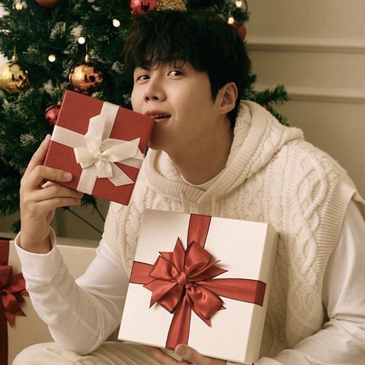 Recent activity shot of Kim Seonho