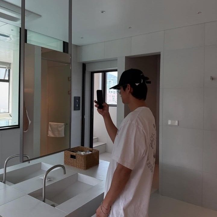 A moment captured by a fan of Seo Inguk