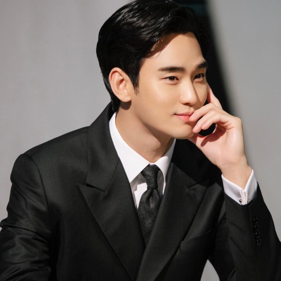 金秀贤的最新照片