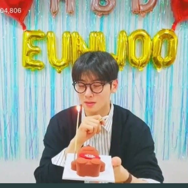 Recent activity shot of Cha Eunwoo