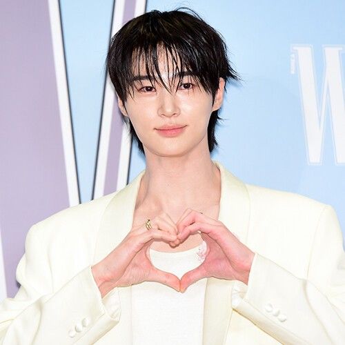 Behind-the-scenes cut of Byeon Wooseok