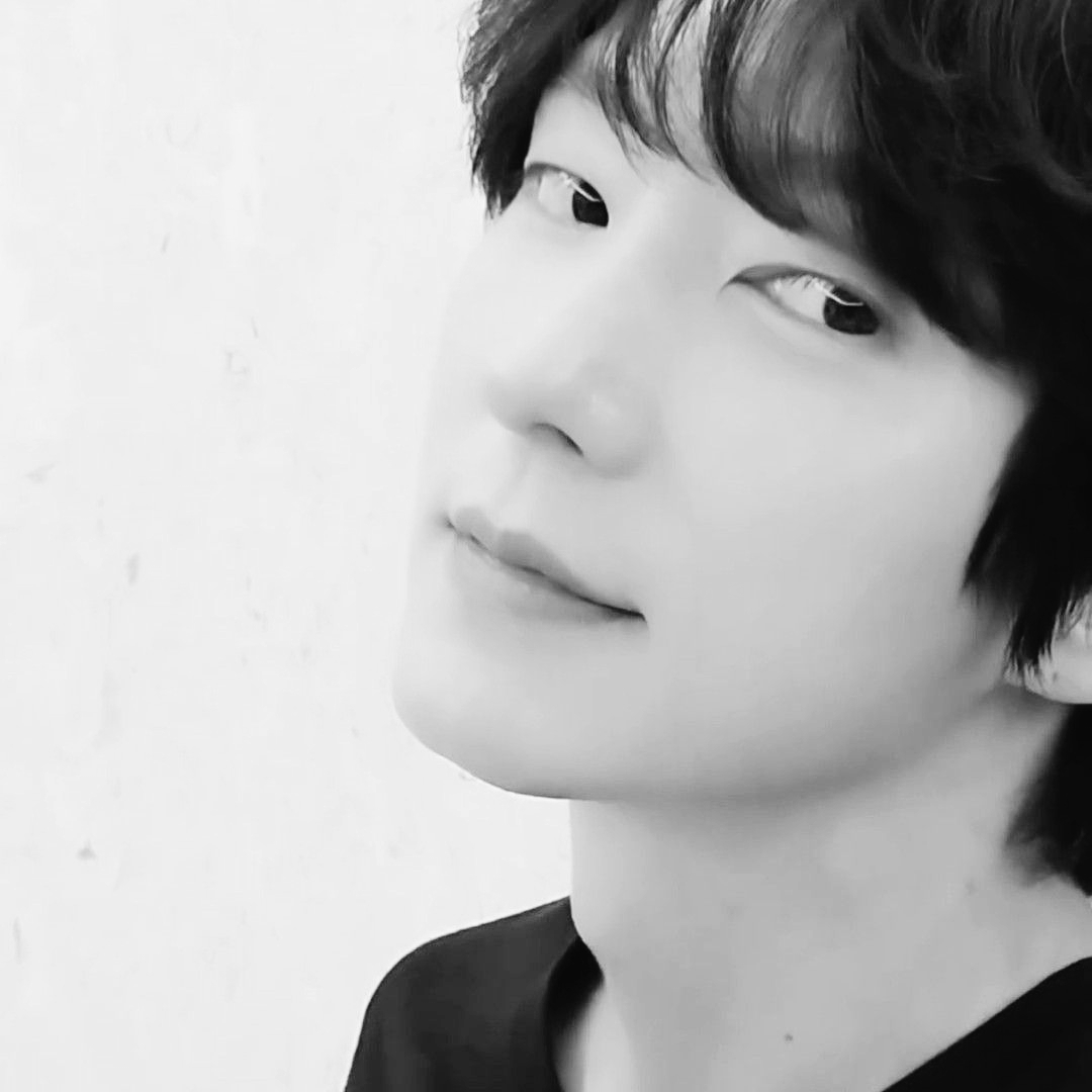 A moment captured by a fan of Lee Joongi