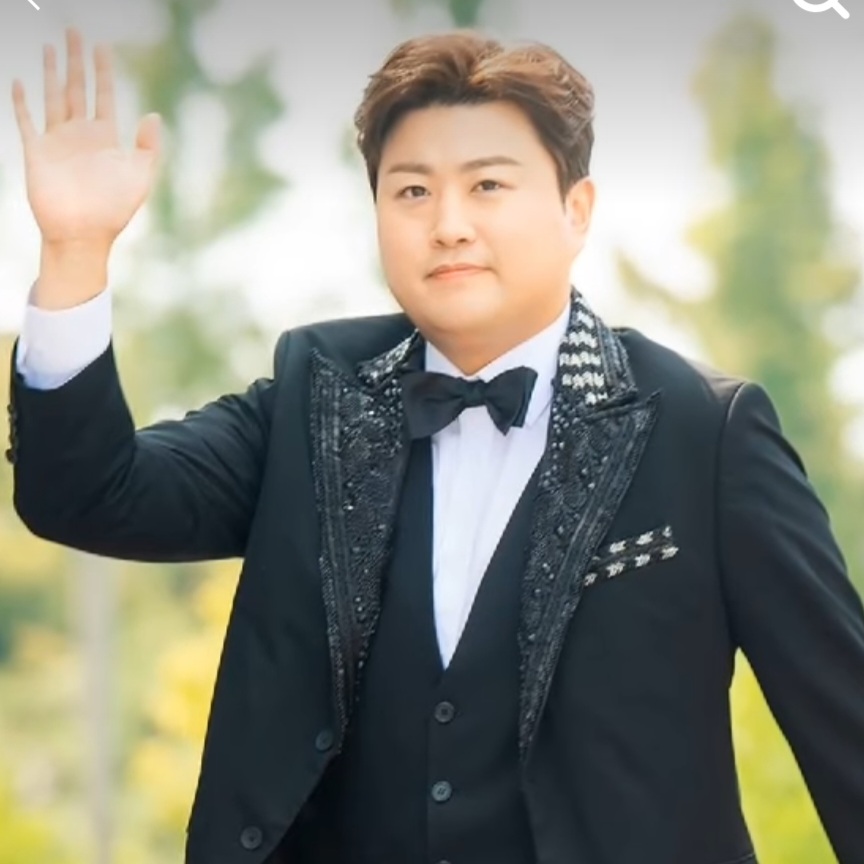 Behind-the-scenes cut of Kim Hojoong