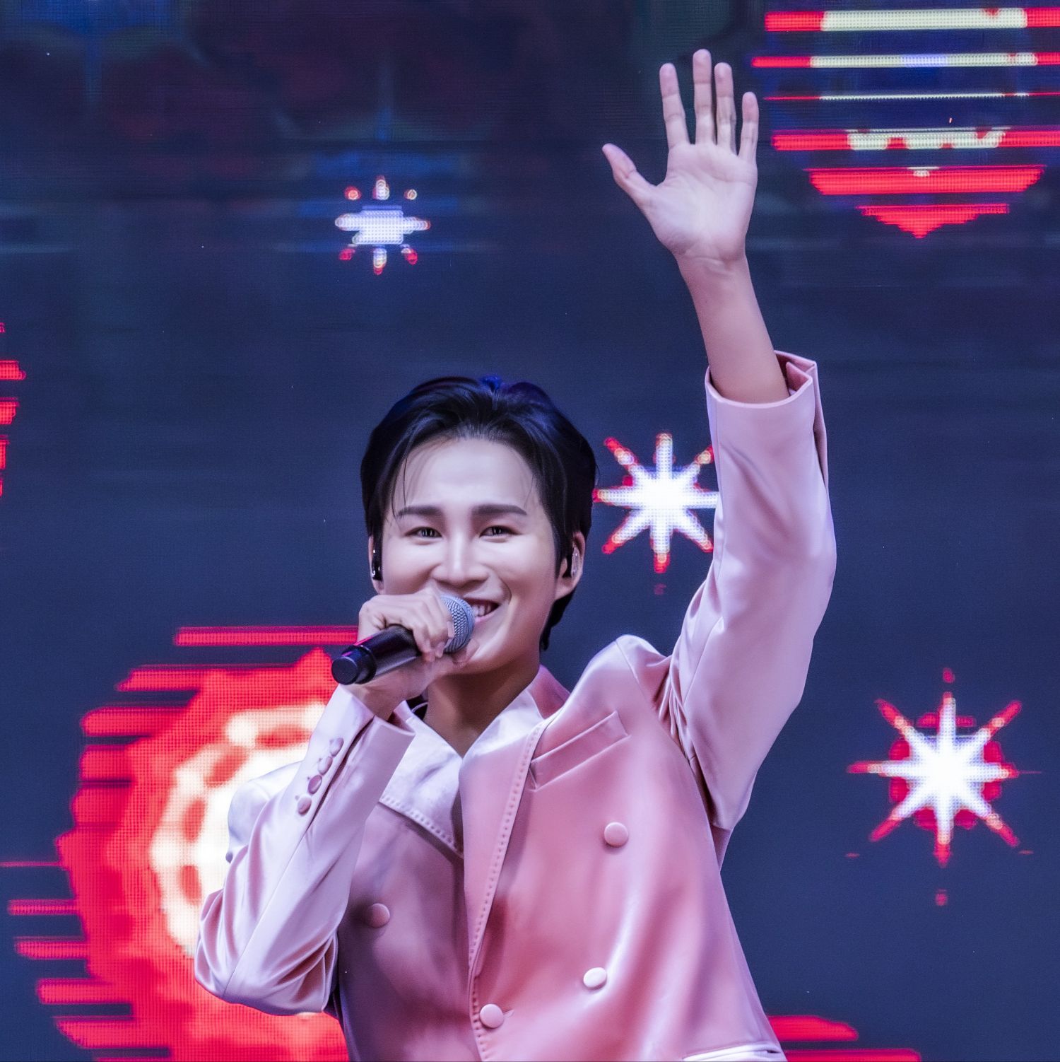 金熙栽的最新照片