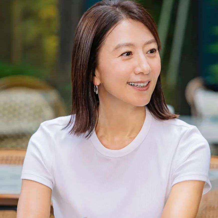 Behind-the-scenes cut of Kim Heeae