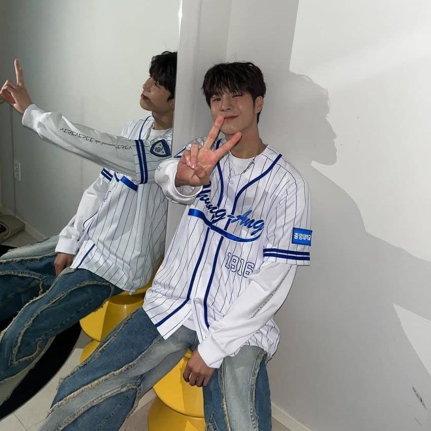Behind-the-scenes cut of Jeong Dongwon