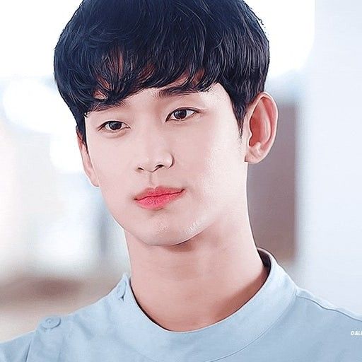 粉絲拍下的金秀賢瞬間