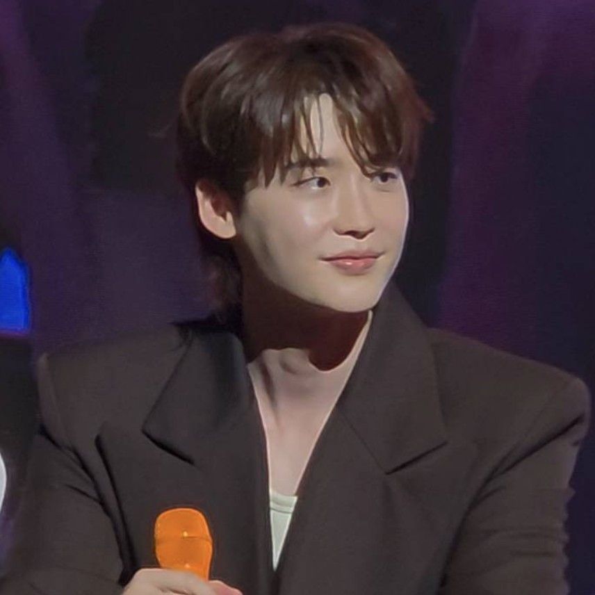 Latest photo of Lee Jongsuk