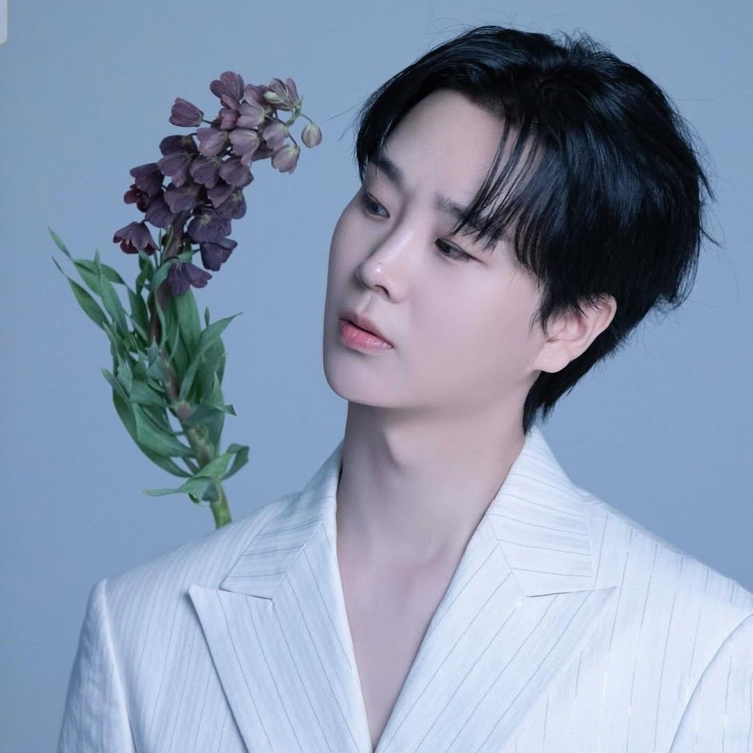 A moment captured by a fan of Song Minjun