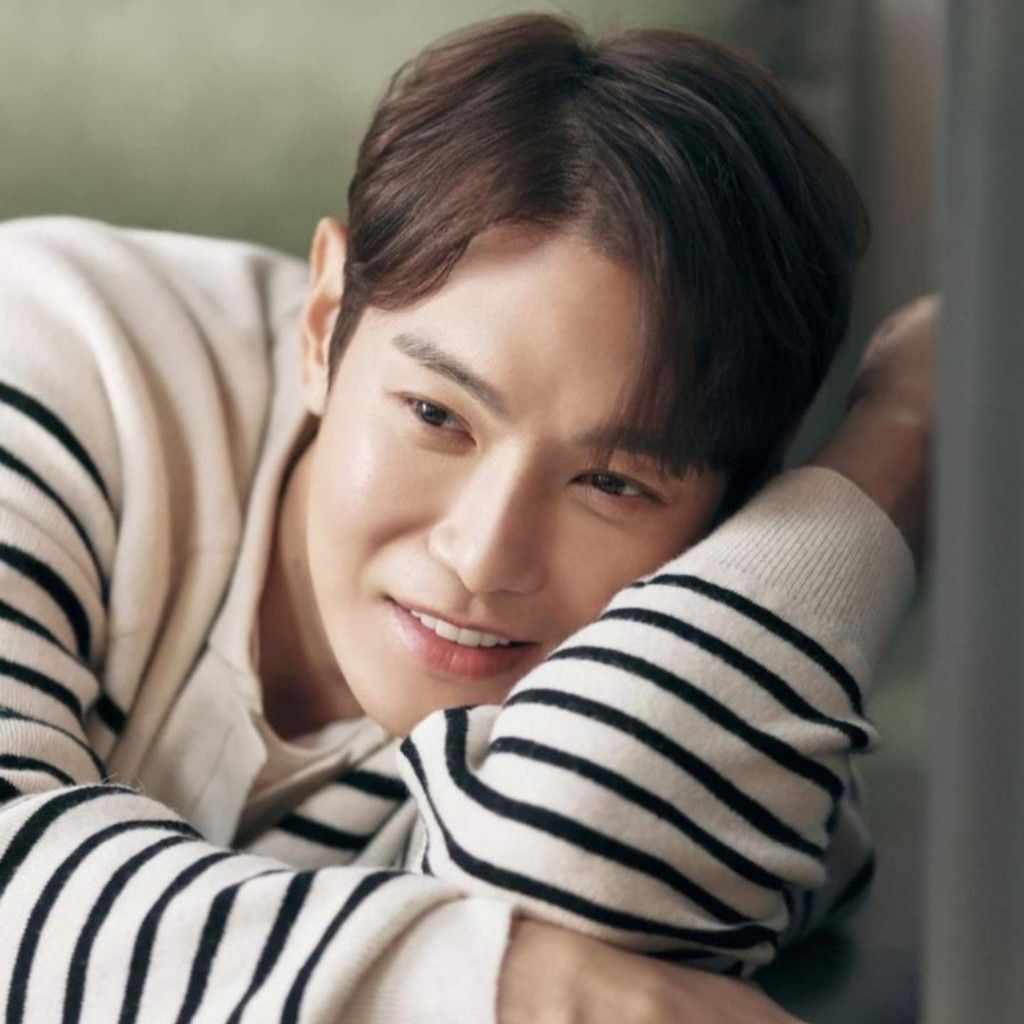 A moment captured by a fan of Hwanhee