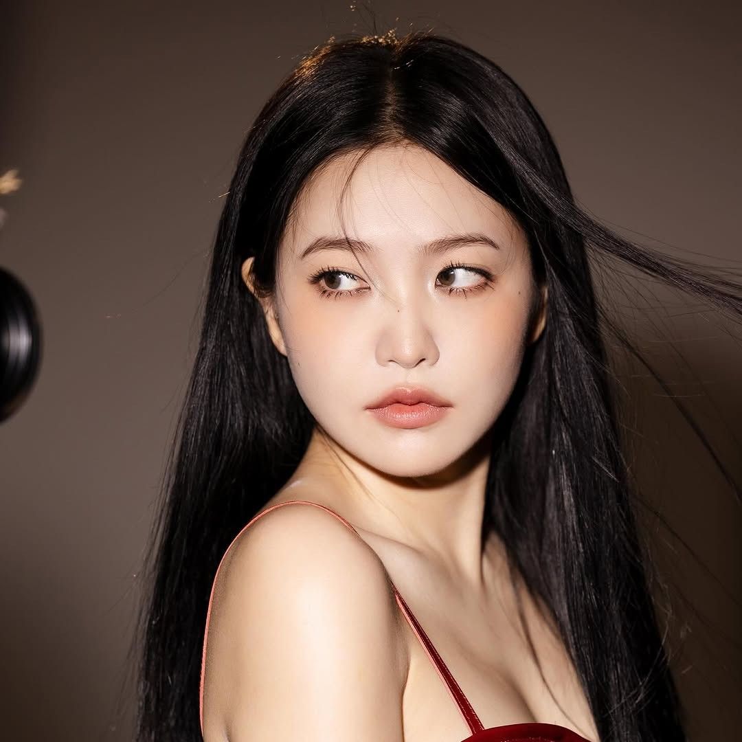 Recent activity shot of Yeri (1999)
