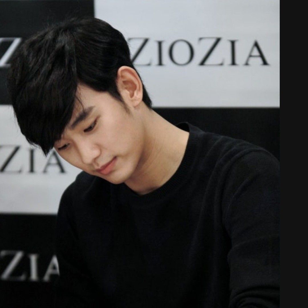 A moment captured by a fan of Kim Soohyun