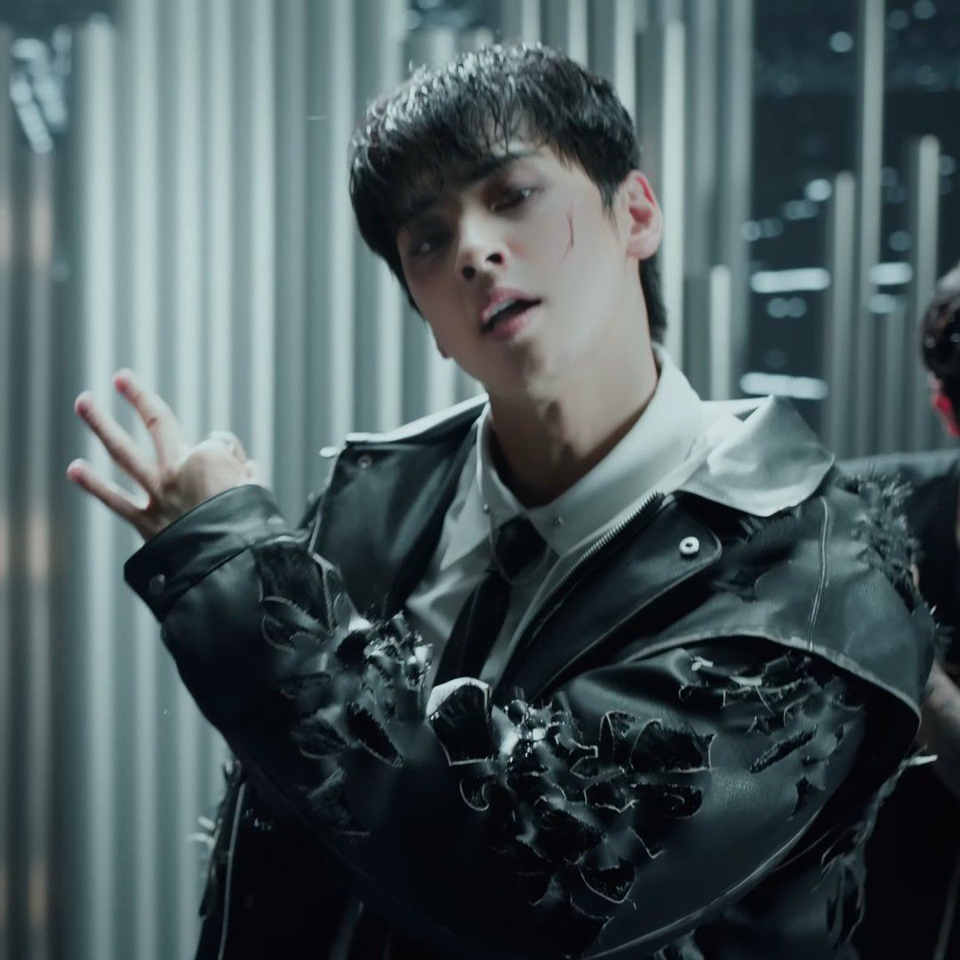 Latest photo of Cha Eunwoo