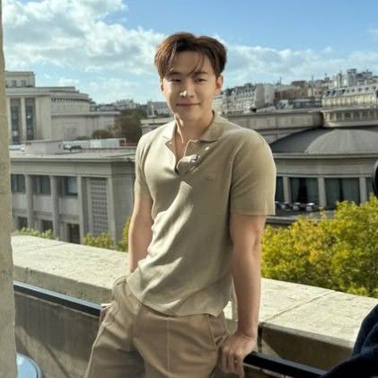 A moment captured by a fan of Henry