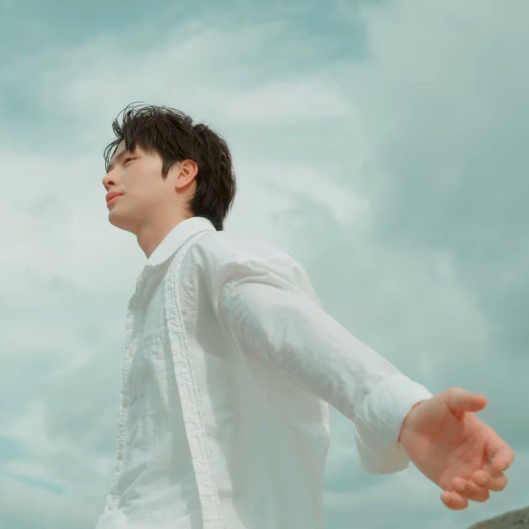 Behind-the-scenes cut of Yook Sungjae