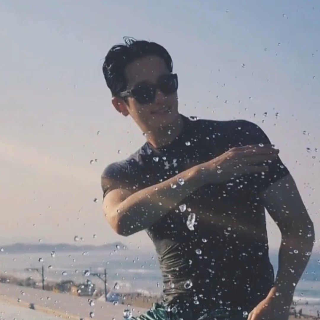 A moment captured by a fan of Park Sihoo