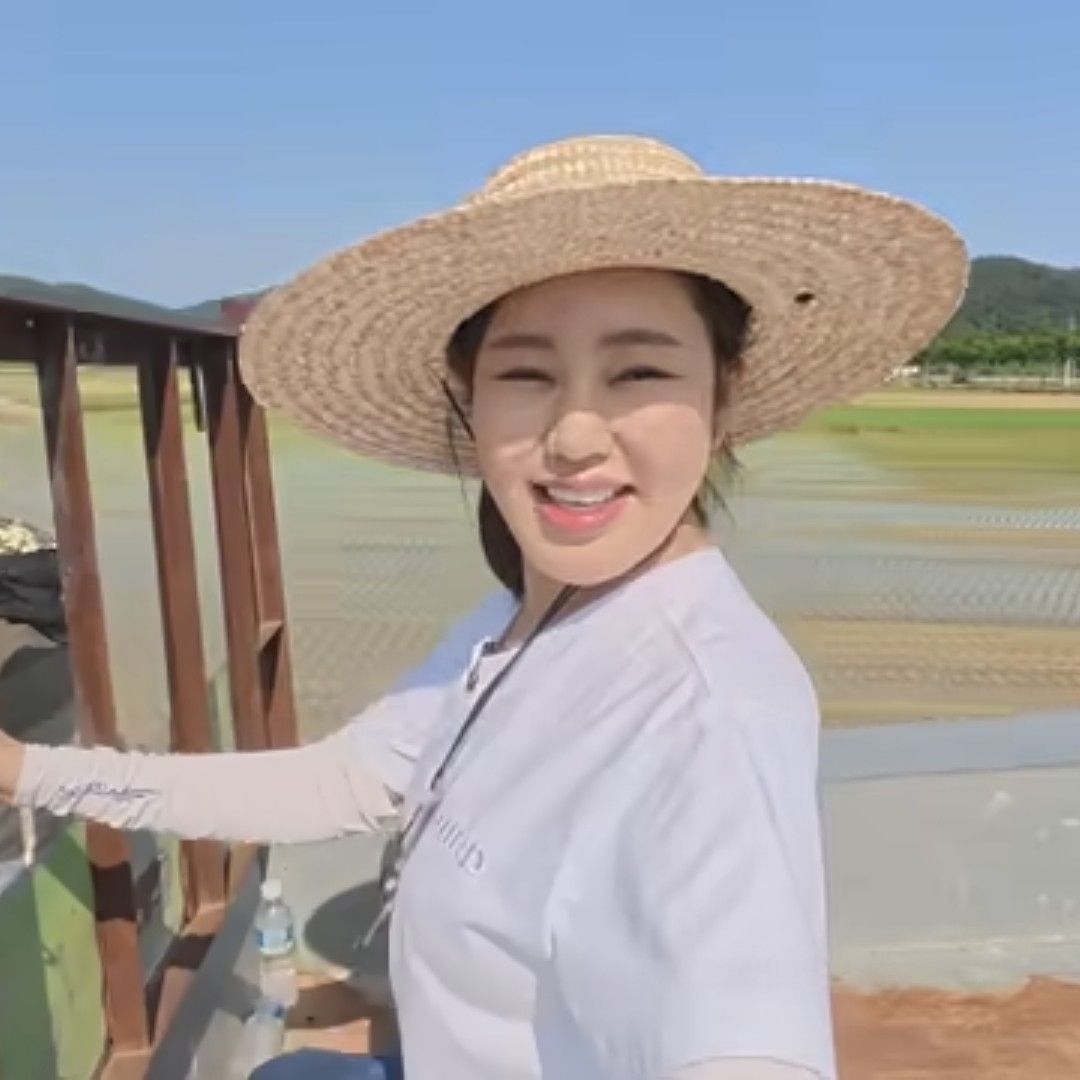 Foto terbaru dari Song Gain