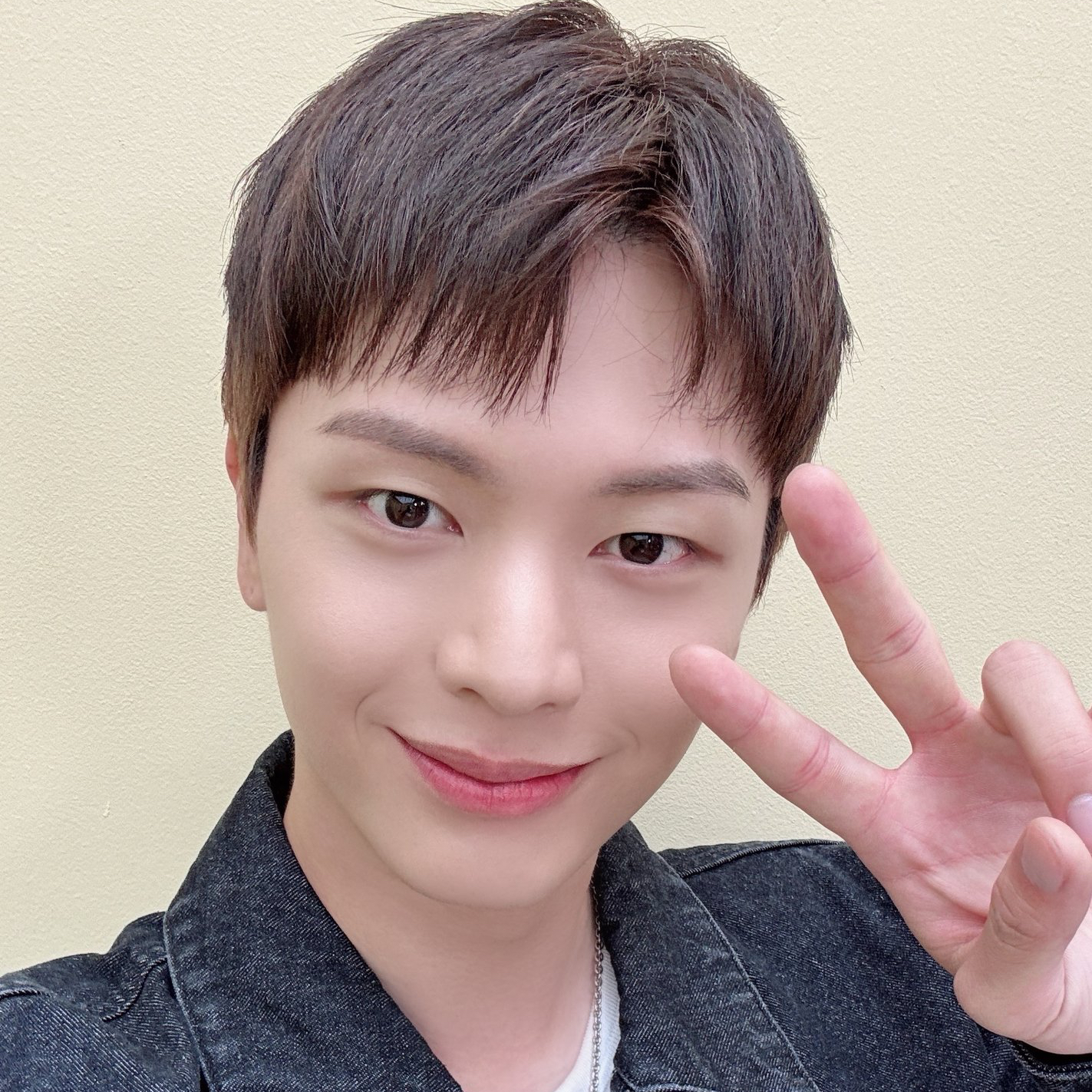 A moment captured by a fan of Yook Sungjae