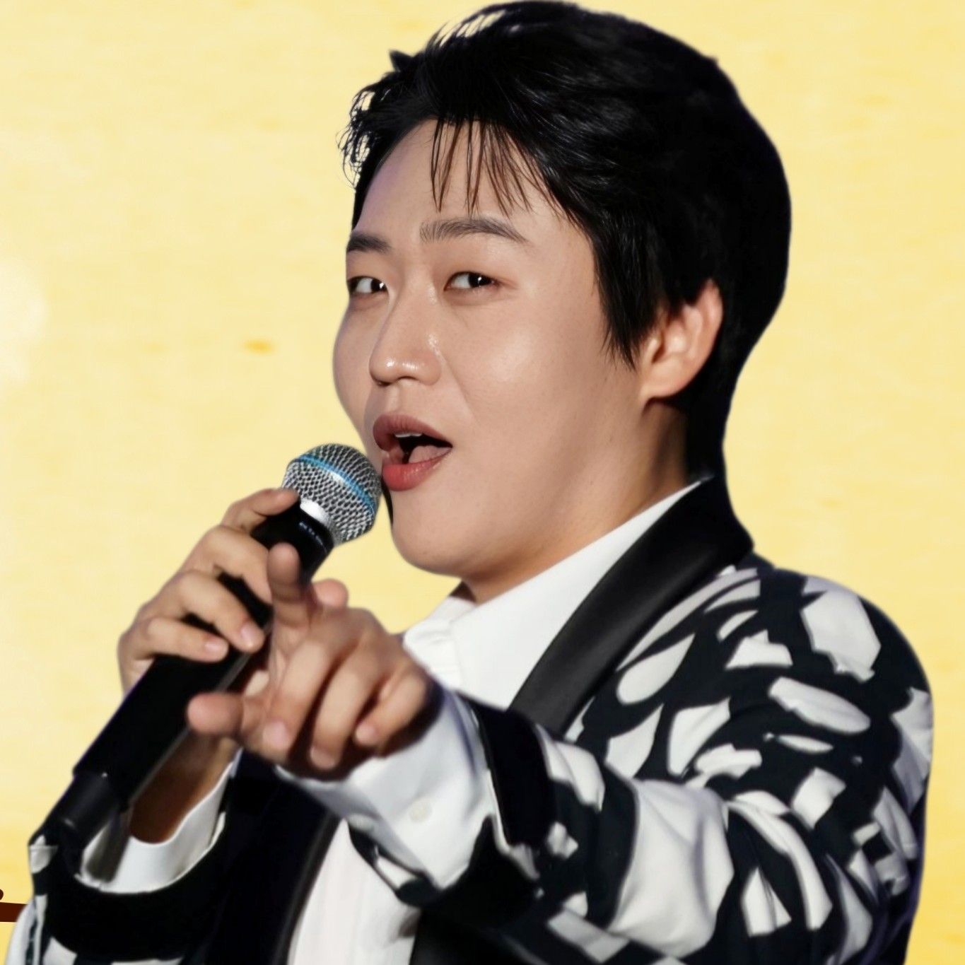 Behind-the-scenes cut of Min Soohyun