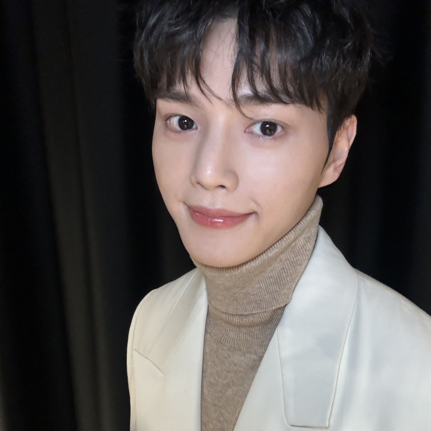 A moment captured by a fan of Song Kang