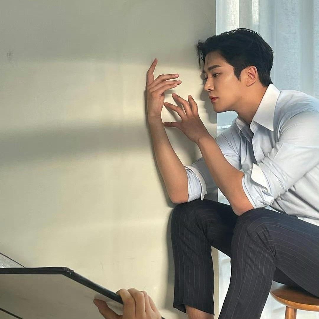 Behind-the-scenes cut of Rowoon